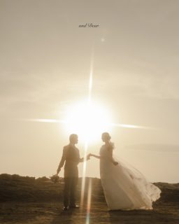 まるでふたりを祝福するかのように、
綺麗な光がおふたりを照らしてくれました 💫
~~~~~~~~~~~~~~~~~~~~~~~~~~~~~~~~
初めまして。andDear(エンディア)です✨
私達はおしゃれで温かい写真の仕上がりと、
撮影自体を楽しい思い出として持ち帰って頂けるよう、
和やかな撮影現場作りをこだわっています💫
prod. @anddear.weddings
📸: @kaito_kurusaki
💄: @hairmake_misato
ご質問、ご予約はハイライトより
公式LINEにてお問い合わせください💫
素敵な出逢いをチーム一同楽しみにしております。
- andDear.
~~~~~~~~~~~~~~~~~~~~~~~~~~~~~~~~
#サンセットフォト
#オシャレ前撮り
#おしゃれ前撮り
#モニター募集
#撮影モニター募集
#海外ウェディング
#海外ウェディングフォト
#ビーチ前撮り
#海前撮り
#城ヶ島
#城ヶ島前撮り
#城ヶ島前撮りといえばanddear
#おしゃれ前撮り
#葉山前撮り